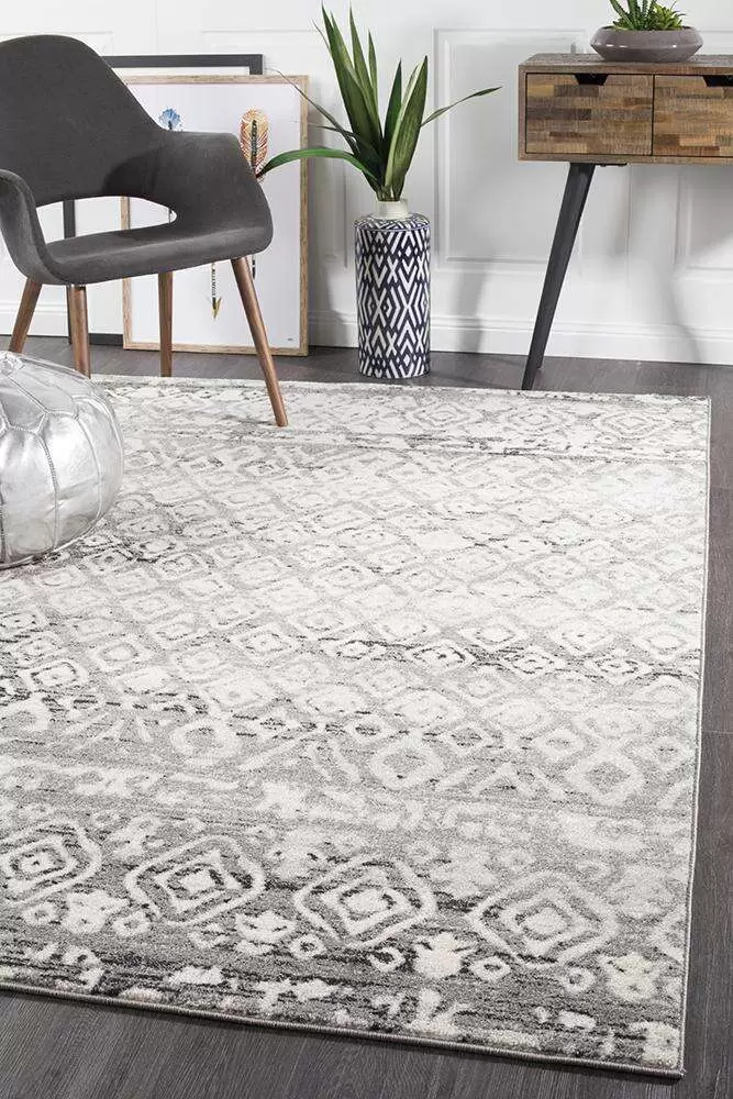 Narcissus 451 Dark Grey